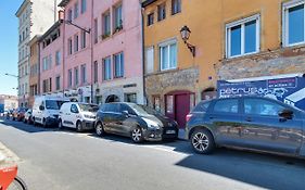 Appartement Cosy, Confortable Et Idealement Situe